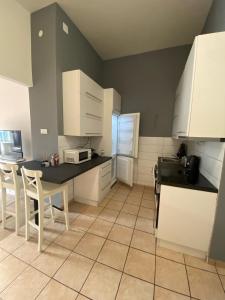 Køkken eller tekøkken på Grand View Apartment