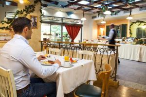 A restaurant or other place to eat at Eurostars Sofia City