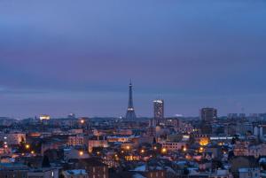 Fotografie z fotogalerie ubytování Eiffel Tower view Homestay,20mins to Paris v destinaci Colombes