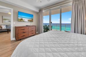 En eller flere senge i et værelse på Twin Palms 1401 + 40 billeder