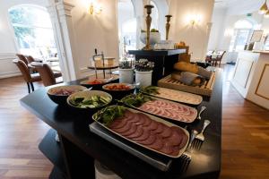 Makanan di atau berdekatan hotel
