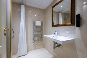 Bilik mandi di Milling Hotel Saxildhus