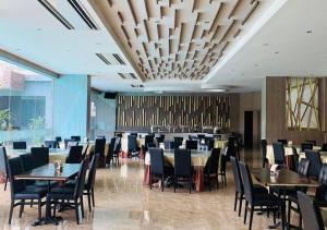 A restaurant or other place to eat at Constancy Pattaya Hotel Jomtien