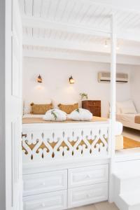 เตียงในห้องที่ Villa Akropolis