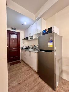 Kuchyň nebo kuchyňský kout v ubytování Condo in Silang Fullerton Suites - near tagaytay and nuvali