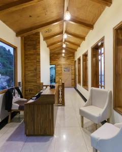 TV a/nebo společenská místnost v ubytování Perfectstayz Mokshada Suites