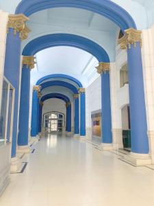 a hallway with blue columns in a building at Antiguo Maipu in Buenos Aires