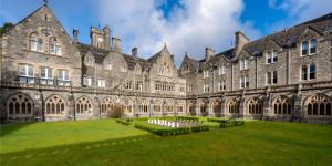 Zahrada ubytování Abbey Church Upper North Aisle Luxury Self Catering 2 bedroom Apartments