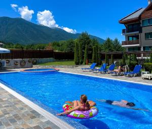 Πισίνα στο ή κοντά στο Local Stay Villas