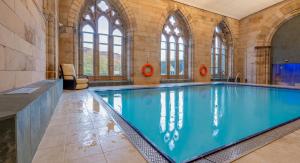 Bazén v ubytování Abbey Church Upper North Aisle Luxury Self Catering 2 bedroom Apartments nebo v jeho okolí