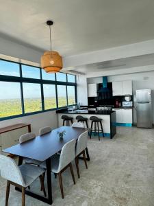 Nhà bếp/bếp nhỏ tại Juan Dolio, Beach Access 2 BR Apt Salitre Tower front of Club Hemingway