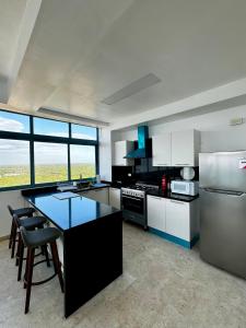 Nhà bếp/bếp nhỏ tại Juan Dolio, Beach Access 2 BR Apt Salitre Tower front of Club Hemingway