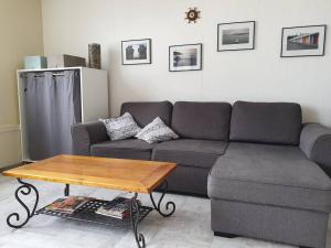 Posedenie v ubytovaní Appartement avec balcon VUE MER plage de Trestraou à PERROS-GUIREC - Réf 903
