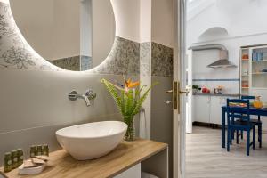a bathroom with a white bowl sink on a counter at Il giardino di aranci e limoni in Piano di Sorrento