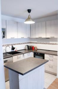 Una cocina o zona de cocina en Charming f2- private residence