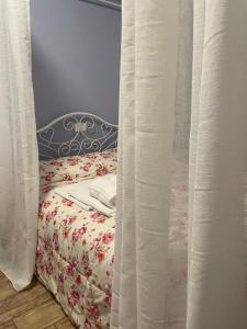 a bedroom with a bed with a curtain at Itaka in LʼAquila