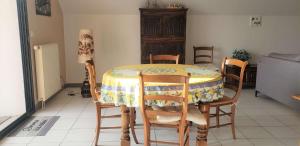 Zdjęcie z galerii obiektu Appartement avec terrasse, garage, au centre-ville de Perros-Guirec - Réf 950 w mieście Perros-Guirec