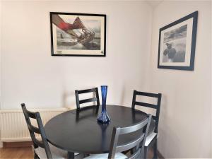 Zdjęcie z galerii obiektu Appartement avec WIFI, parking au centre de PERROS-GUIREC Réf - 953 w mieście Perros-Guirec