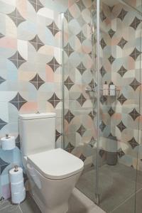 a bathroom with a toilet and a shower at Casa Rural Passivhaus Kostoenea in Hondarribia +40 photos