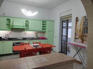 Кухня или мини-кухня в Ta' Marija Home
