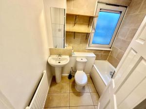 a small bathroom with a toilet and a sink at Mile End House in London