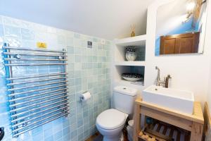Koupelna v ubytování HIGH TREES BYRE - Two bed Cottage with Log Burner & Incredible Views