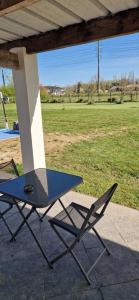 a picnic table and a chair on a porch at Studio plein Sud au calme in Montauban