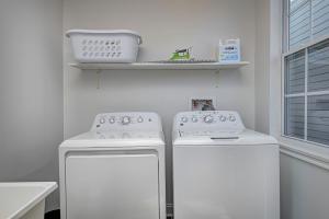 una cocina con 2 electrodomésticos blancos y estanterías en Spacious Bates-Hendricks Home ~ 5 Min to Lucas Oil, en Indianápolis