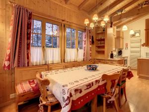 a dining room with a table and some windows at Reine des Pres 1er in Verbier