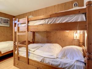 Ένα ή περισσότερα κρεβάτια σε δωμάτιο στο Reine des Pres Rez +13 φωτογραφίες