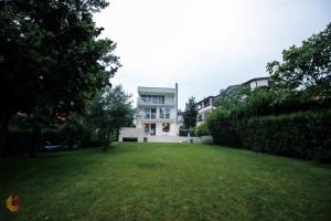 Κήπος έξω από το Villa Terra Rossa Borik