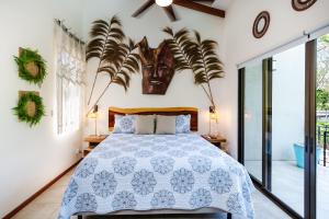 Postel nebo postele na pokoji v ubytování Pacific Garden Villas # 3
