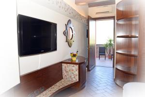 a living room with a flat screen tv on a wall at Agriturismo La Pecora Nera in Mulazzano