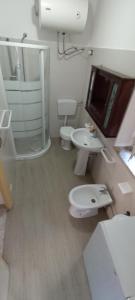a bathroom with two toilets and a shower and a sink at casa nina in Mondello