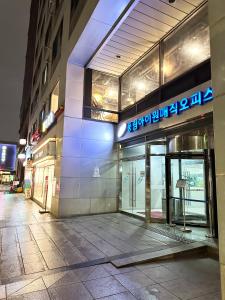 an entrance to a building with a sign on it at #강남역 3분#편리한 교통#편안한 숙소 in Seoul