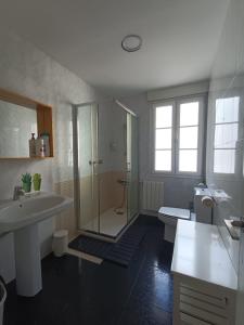 Ванная комната в Zubia Urban Rooms