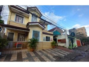 a yellow house with plants in front of it at OYO 1048 Jomckayl Apartelle in Naga