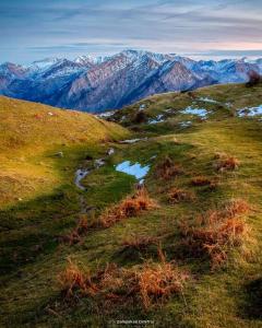 vistas a una montaña con montañas nevadas en Archontiko tou Krommyda, en Elati