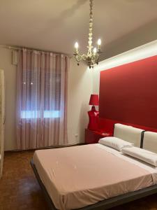 Postel nebo postele na pokoji v ubytování Moonlight Centro Bologna