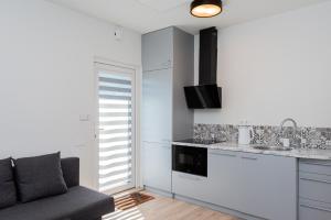 Η κουζίνα ή μικρή κουζίνα στο PRIVATE APARTMENT WITH TERRACE AND SWIMMING POOL