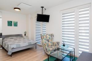 Ένα ή περισσότερα κρεβάτια σε δωμάτιο στο PRIVATE APARTMENT WITH TERRACE AND SWIMMING POOL +12 φωτογραφίες