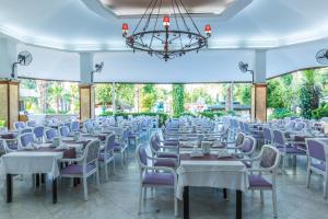 Restaurant o un lloc per menjar a Letoile Beach Hotel