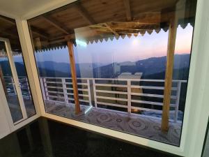 Nespecifikovaný výhled na hory nebo výhled na hory při pohledu z hotelu