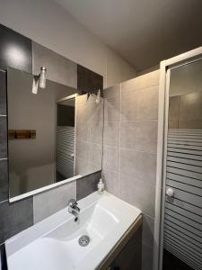 Ванна кімната в Appart'hôtel PrestigeHost