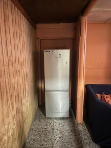 a refrigerator in a corner of a room at Ruta 7 Coffee & Lodging in Villa Maniguales