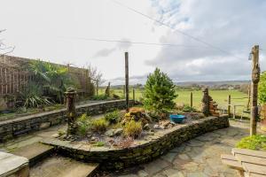 Zahrada ubytování HIGH TREES BYRE - Two bed Cottage with Log Burner & Incredible Views