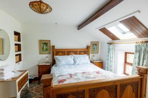 Postel nebo postele na pokoji v ubytování HIGH TREES BYRE - Two bed Cottage with Log Burner & Incredible Views