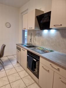 Køkken eller tekøkken på Moderne Wohnung in Hagen + 8 billeder