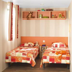 Camping Familial - Parc Aquatique - Grande Aire de Jeux à la Montagne客房内的一张或多张床位