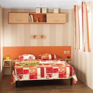 Camping Familial - Parc Aquatique - Grande Aire de Jeux à la Montagne客房内的一张或多张床位